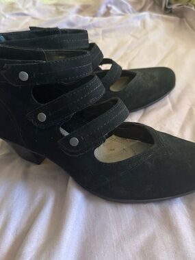 Earth Black Suede Triple-Strap Low Heel Mary Janes